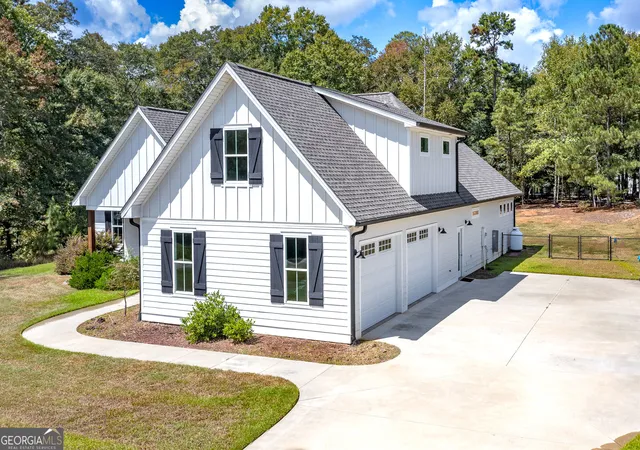 Photo 2 of Single family home for sale at 194 High Blf Ct, Milledgeville, GA 31061 | MLS# 10847164 | Listing updated on 2026-09-30