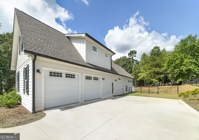 Photo 3 of Single family home for sale at 194 High Blf Ct, Milledgeville, GA 31061 | MLS# 10847164 | Listing updated on 2026-09-30