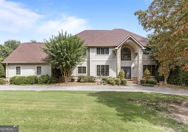 Photo 3 of Single family home for sale at 815 Battlefield Park Dr, Dalton, GA 30720 | MLS# 10853393 | Listing updated on 2026-10-09