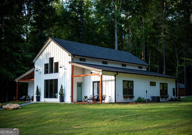 Photo 3 of Sale Pending at 925 Bear Crk Marina Rd, Mansfield, GA 30055 | MLS# 10818858 | Listing updated on 2026-09-07