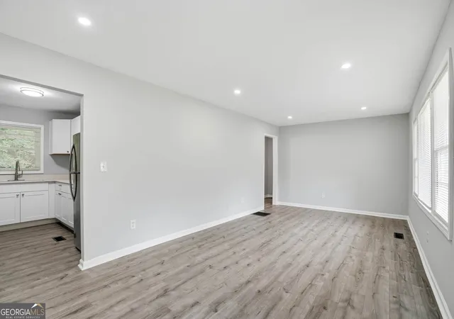 Photo 3 of Single family home for sale at 467 Park Valley Dr Nw, Atlanta, GA 30318 | MLS# 10849247 | Listing updated on 2026-10-03