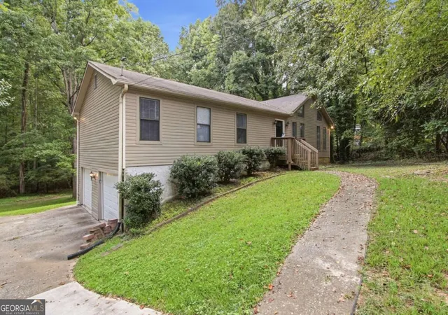 Photo 2 of Single family home for sale at 5756 Lake Ct Nw, Kennesaw, GA 30152 | MLS# 10852702 | Listing updated on 2026-09-24