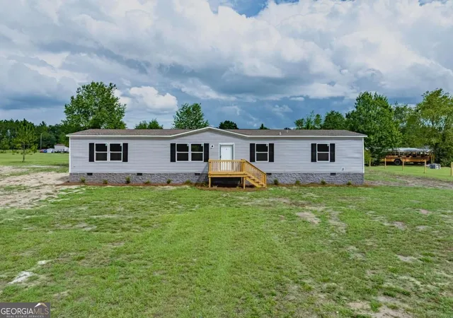 Photo 3 of Sale Pending at 195 Meadow Hl Ln, Ocilla, GA 31774 | MLS# 10846328 | Listing updated on 2026-10-06