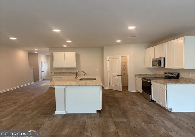 Photo 4 of Sale Pending at 8334 Columbia Ct, Palmetto, GA 30268 | MLS# 10846433 | Listing updated on 2026-09-16