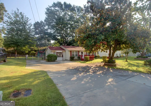 Photo 2 of Single family home for sale at 612 Tower Rd, Peachtree City, GA 30269 | MLS# 10851981 | Listing updated on 2026-10-07