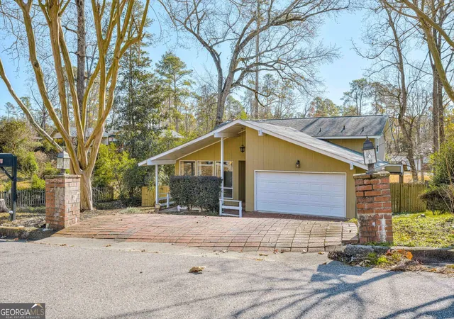 Photo 2 of Single family home for sale at 715 Hammond Dr, North Augusta, SC 29841 | MLS# 10846588 | Listing updated on 2026-09-30