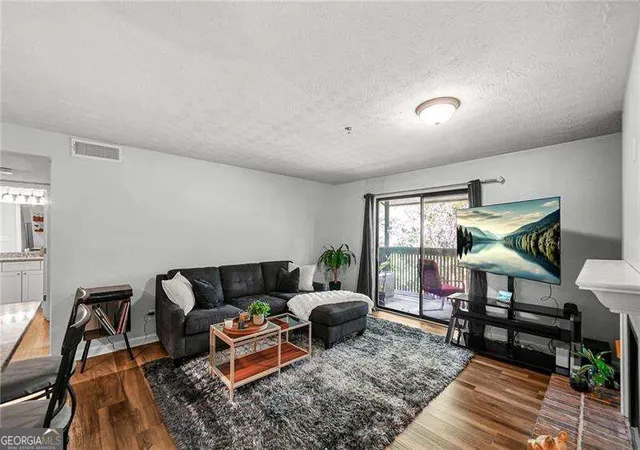 Photo 3 of Condo for sale at 2709 Cumberland Ct Se, Smyrna, GA 30080 | MLS# 10831637 | Listing updated on 2026-09-23