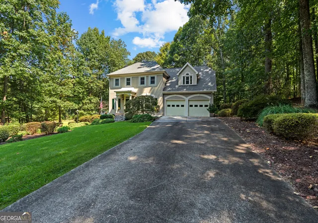 Photo 3 of Single family home for sale at 15 Oak Ridge Dr, Sharpsburg, GA 30277 | MLS# 10840131 | Listing updated on 2026-09-18