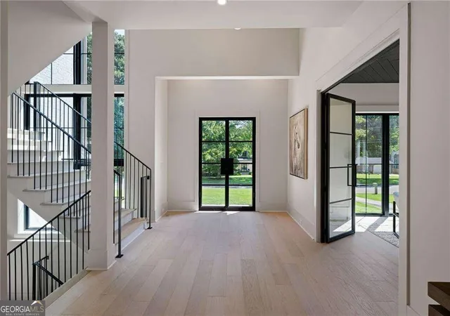 Photo 3 of Single family home for sale at 1671 Manhasset Dr, Dunwoody, GA 30338 | MLS# 10841887 | Listing updated on 2026-09-09
