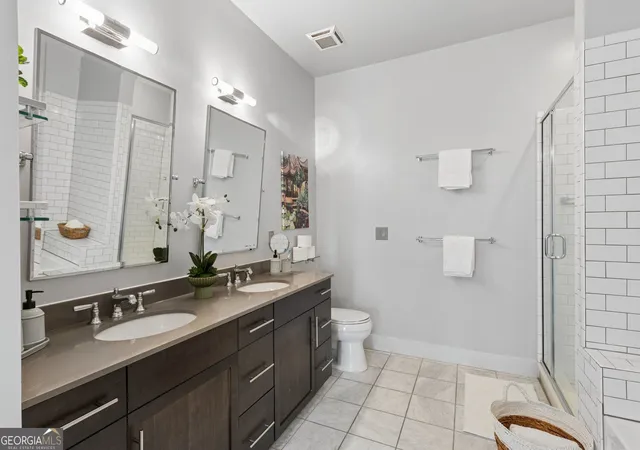 Listing Photo 5 - Condo for sale in building located at 1100 Howell Mill Rd Nw, Atlanta, GA 30318 - Unit #503
