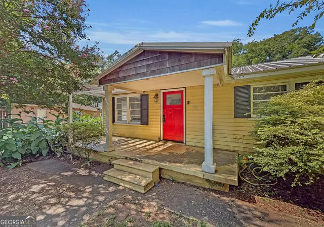Photo 3 of Single family home for sale at 1748 E Broad St, Athens, GA 30601 | MLS# 10838806 | Listing updated on 2026-10-06