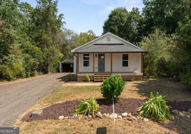 Photo 2 of Single family home for sale at 130 N Cass St, Adairsville, GA 30103 | MLS# 10841085 | Listing updated on 2026-09-21