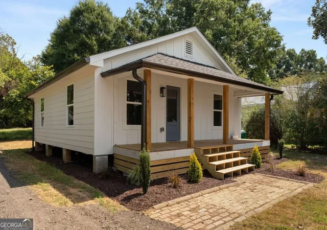 Photo 3 of Single family home for sale at 130 N Cass St, Adairsville, GA 30103 | MLS# 10841085 | Listing updated on 2026-09-21