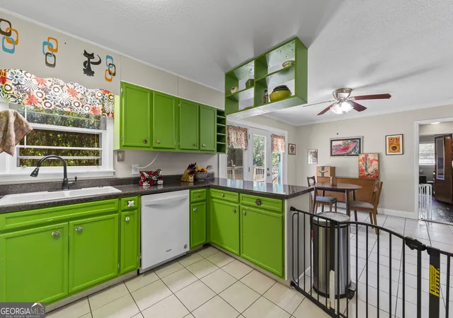 Photo 3 of Single family home for sale at 11 Poplar St, Toccoa, GA 30577 | MLS# 10874994 | Listing updated on 2026-10-28