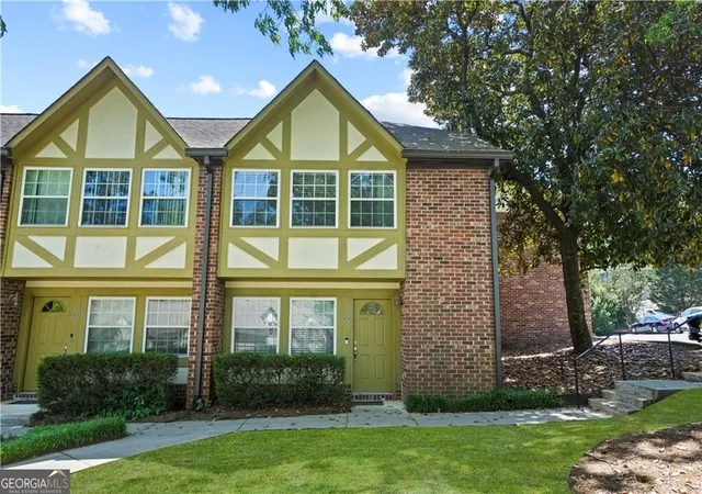 Photo 3 of Townhouse for sale at 2825 Northeast Expy #N4, Atlanta, GA 30345 | MLS# 10849884 | Listing updated on 2026-10-08