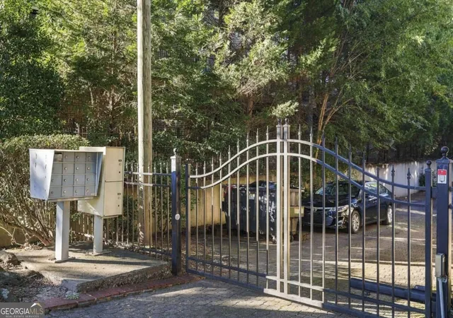 Listing Photo 1 - Condo for sale in building located at 70 Sheridan Dr Ne, Atlanta, GA 30305 - Unit #9