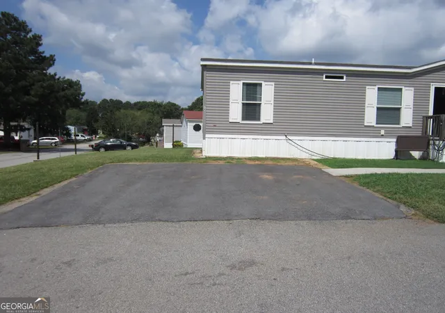 Photo 2 of Manufactured home for sale at 374 Robin Ln #374R, Mcdonough, GA 30253 | MLS# 10836314 | Listing updated on 2026-09-15