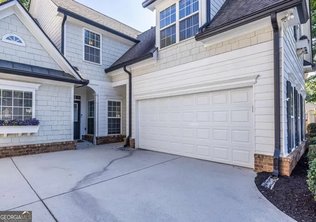 Photo 2 of Single family home for sale at 577 Lantern Wood Dr, Scottdale, GA 30079 | MLS# 10849916 | Listing updated on 2026-10-04