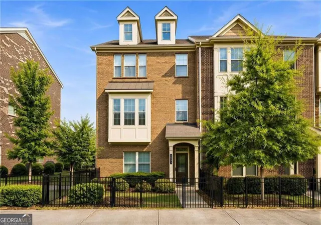 Townhouse for sale at 5831 Ter Bnd Way, Peachtree Corners, GA 30092 | MLS# 10851250