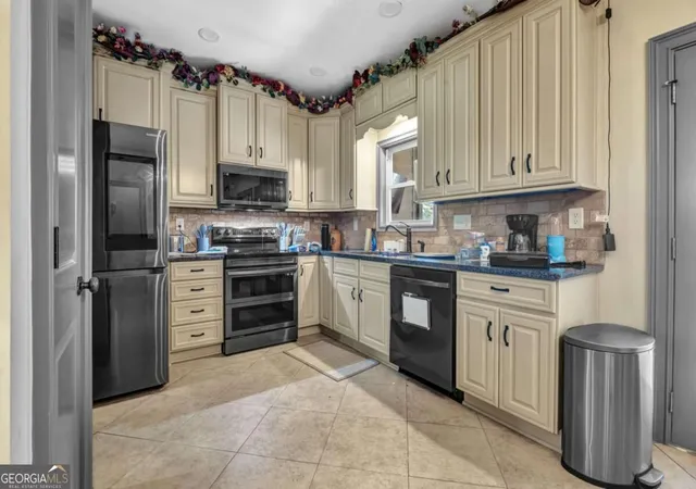 Photo 2 of Single family home for sale at 1220 Lester Rd, Douglasville, GA 30134 | MLS# 10853457 | Listing updated on 2026-10-09