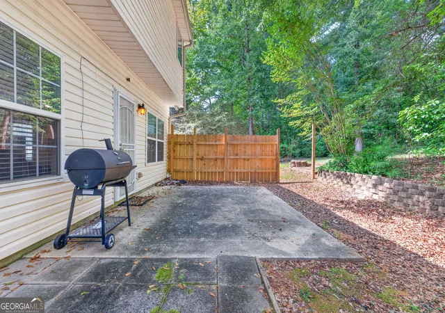 Photo 3 of Sale Pending at 111 Autumn Ridge Dr, Griffin, GA 30224 | MLS# 10843902 | Listing updated on 2026-10-04