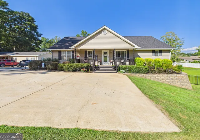Photo 2 of Single family home for sale at 110 Crooked Creek Bay Rd, Eatonton, GA 31024 | MLS# 10835187 | Listing updated on 2026-09-18