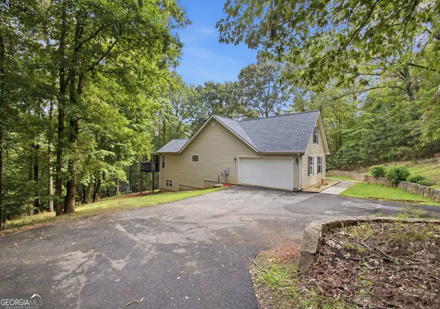 Photo 3 of Single family home for sale at 192 Sweetbriar Dr, Demorest, GA 30535 | MLS# 10836283 | Listing updated on 2026-09-16