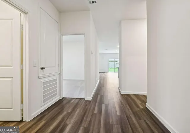 Photo 4 of Single family home for sale at 32 Crescent Blvd, Carrollton, GA 30116 | MLS# 10838560 | Listing updated on 2026-09-03