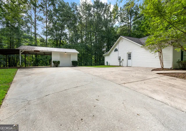 Photo 3 of Single family home for sale at 270 Hendrix Rd, Newnan, GA 30263 | MLS# 10820592 | Listing updated on 2026-09-02