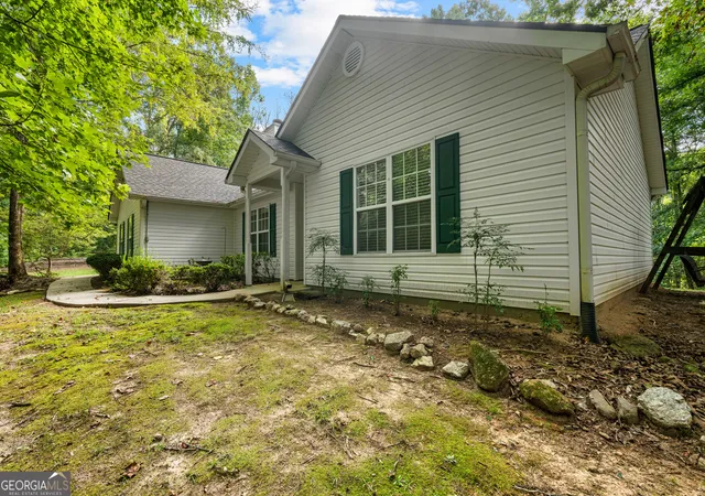 Photo 3 of Single family home for sale at 270 Hendrix Rd, Newnan, GA 30263 | MLS# 10820592 | Listing updated on 2026-09-02