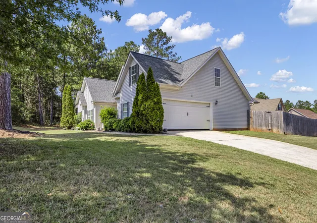 Photo 4 of Single family home for sale at 10 Pine Shadow Circle, Covington, GA 30016 | MLS# 10770777 | Listing updated on 2026-10-04