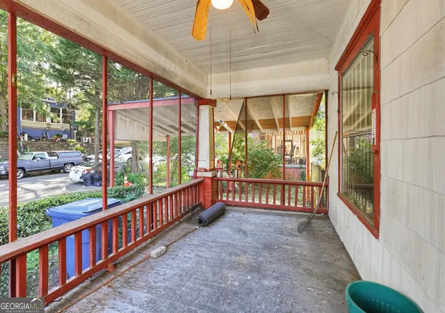 Photo 3 of Sale Pending at 1401 Fairbanks St SW, Atlanta, GA 30310 | MLS# 10879299 | Listing updated on 2026-10-29