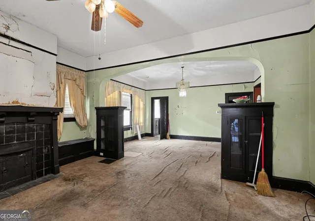 Photo 4 of Sale Pending at 1401 Fairbanks St SW, Atlanta, GA 30310 | MLS# 10879299 | Listing updated on 2026-10-29