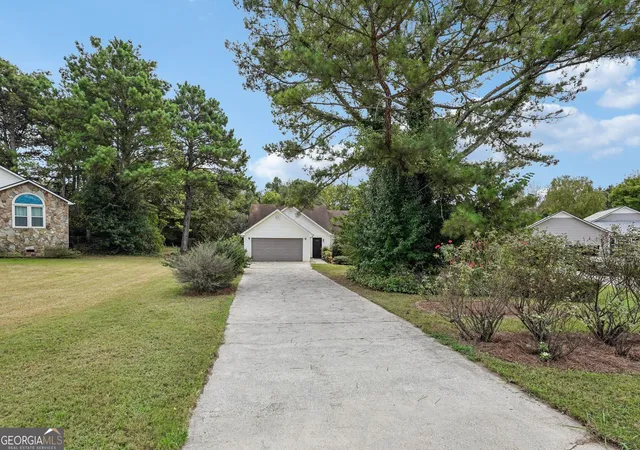 Photo 2 of Sale Pending at 23 Abington Ct Sw, Cartersville, GA 30120 | MLS# 10840107 | Listing updated on 2026-09-08