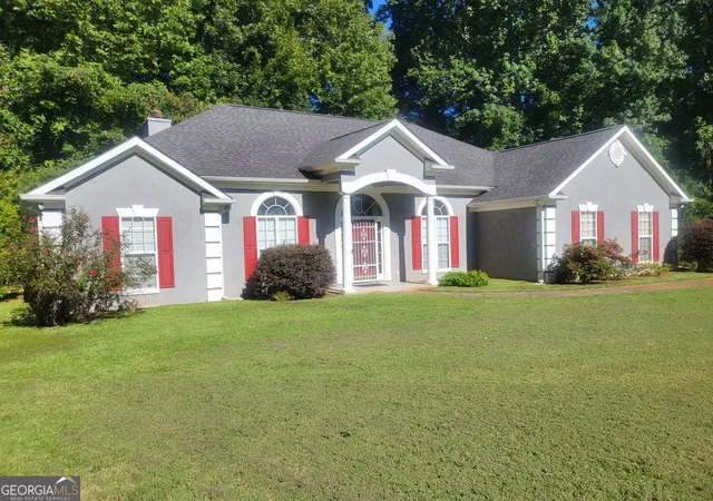 Photo 2 of Single family home for sale at 2415 Lismore Dr, Valley, AL 36854 | MLS# 10841855 | Listing updated on 2026-09-22