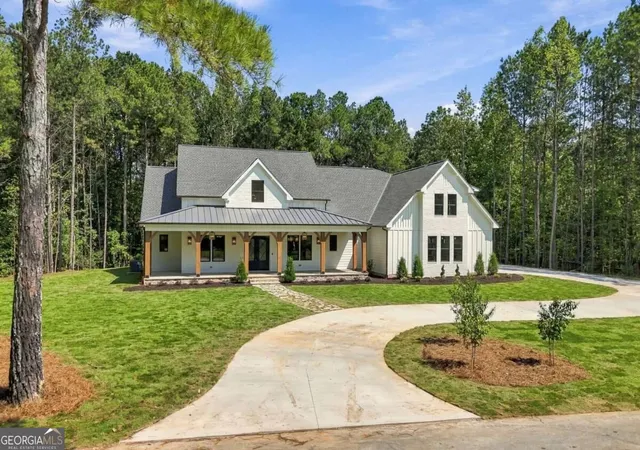 Photo 1 of Mansion for sale at 5948 Mccoy Rd, Acworth, GA 30101 | MLS# 10850594 | Listing updated on 2026-10-05