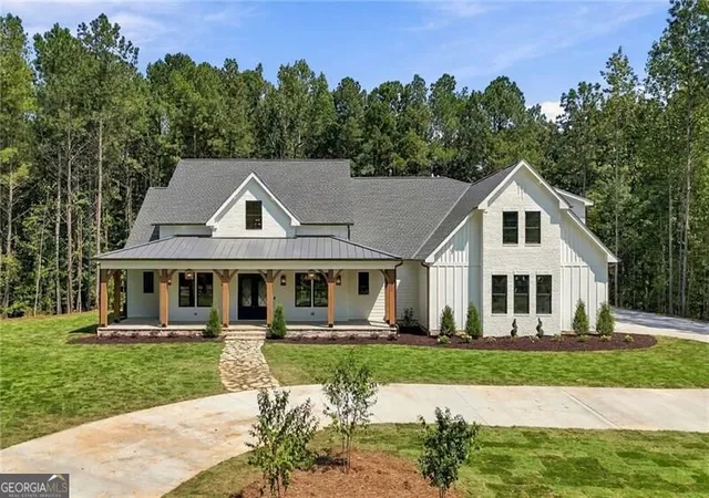 Photo 2 of Mansion for sale at 5948 Mccoy Rd, Acworth, GA 30101 | MLS# 10850594 | Listing updated on 2026-10-05