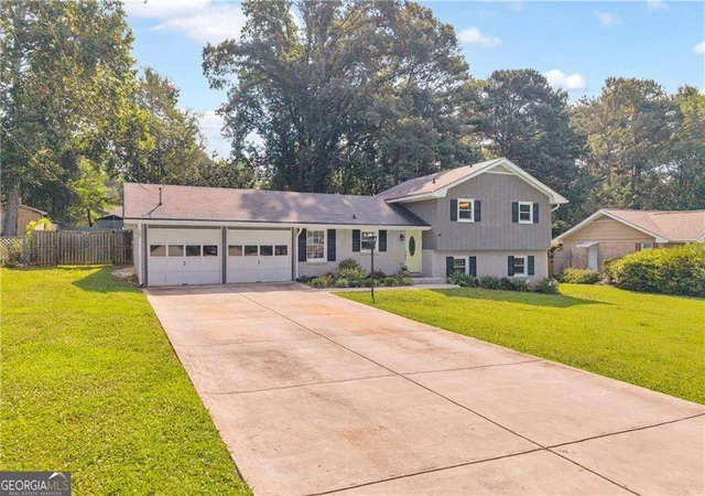 Photo 2 of Single family home for sale at 474 Royal Oaks Ter, Stone Mountain, GA 30087 | MLS# 10838678 | Listing updated on 2026-09-12