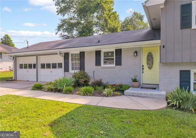 Photo 3 of Single family home for sale at 474 Royal Oaks Ter, Stone Mountain, GA 30087 | MLS# 10838678 | Listing updated on 2026-09-12