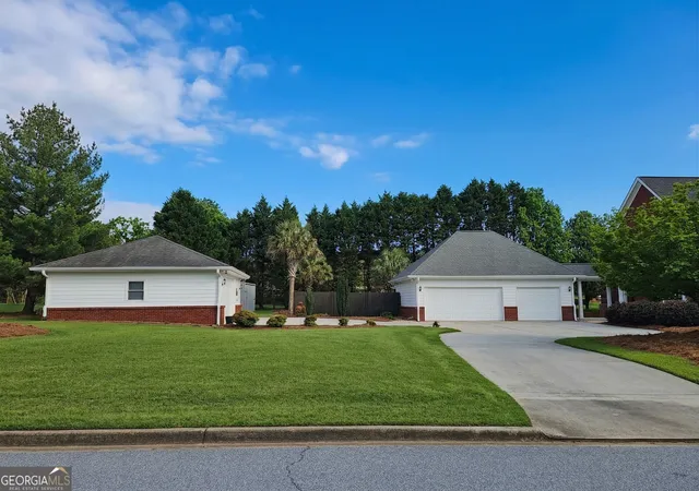 Photo 2 of Single family home for sale at 20 Brownthrasher Run, Oxford, GA 30054 | MLS# 10844931 | Listing updated on 2026-09-12