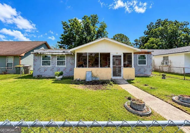 Photo 1 of Single family home for sale at 1006 Crosby St, Savannah, GA 31415 | MLS# 10843336 | Listing updated on 2026-09-11