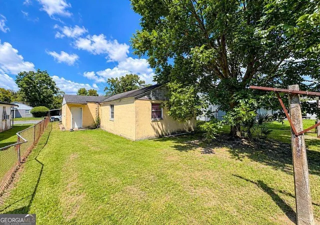 Photo 4 of Single family home for sale at 1006 Crosby St, Savannah, GA 31415 | MLS# 10843336 | Listing updated on 2026-09-11