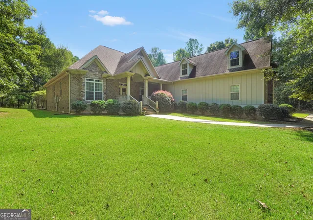 Photo 2 of Single family home for sale at 505 Crescent Dr, Forsyth, GA 31029 | MLS# 10848451 | Listing updated on 2026-09-21