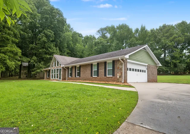 Photo 1 of Single family home for sale at 165 Hilo Rd, Fayetteville, GA 30215 | MLS# 10815146 | Listing updated on 2026-09-11