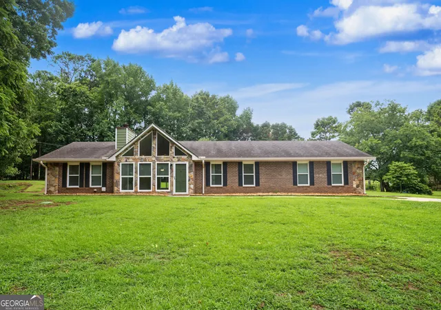 Photo 2 of Single family home for sale at 165 Hilo Rd, Fayetteville, GA 30215 | MLS# 10815146 | Listing updated on 2026-09-11