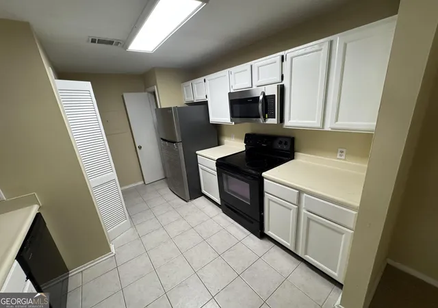Photo 3 of Condo for sale at 5528 Mountain Springs Cir #5528, Stone Mountain, GA 30088 | MLS# 10837812 | Listing updated on 2026-09-15
