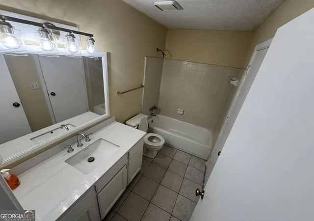 Photo 3 of Condo for sale at 5528 Mountain Springs Cir #5528, Stone Mountain, GA 30088 | MLS# 10837812 | Listing updated on 2026-09-15
