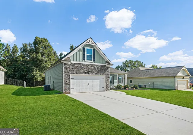 Photo 3 of Single family home for sale at 8844 St Andrews Pkwy, Winston, GA 30187 | MLS# 10841209 | Listing updated on 2026-09-22