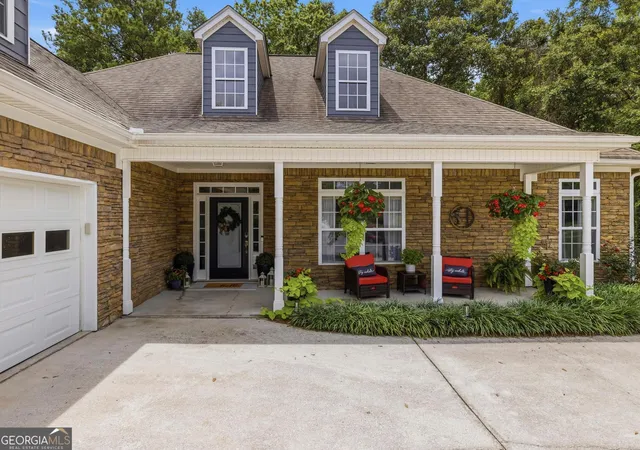 Photo 2 of Single family home for sale at 135 Clear Spring Ln, Oxford, GA 30054 | MLS# 10812174 | Listing updated on 2026-09-27