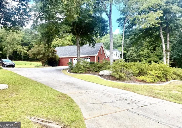 Photo 2 of Single family home for sale at 2660 Sandy Crk Cir, Loganville, GA 30052 | MLS# 10838832 | Listing updated on 2026-09-17